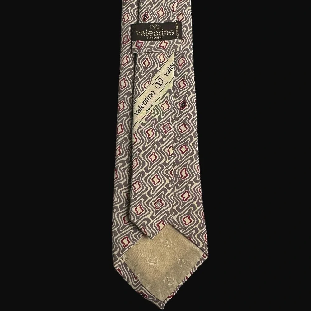 Valentino‎ Cravatte Mens Silk Tie Geometric Wavy Diamond Burgundy Grey Italy Vtg